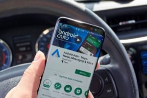 Android Auto Nasıl Bağlanır: Otomobilinizle Akıllı Telefonunuzu Bağlayın!